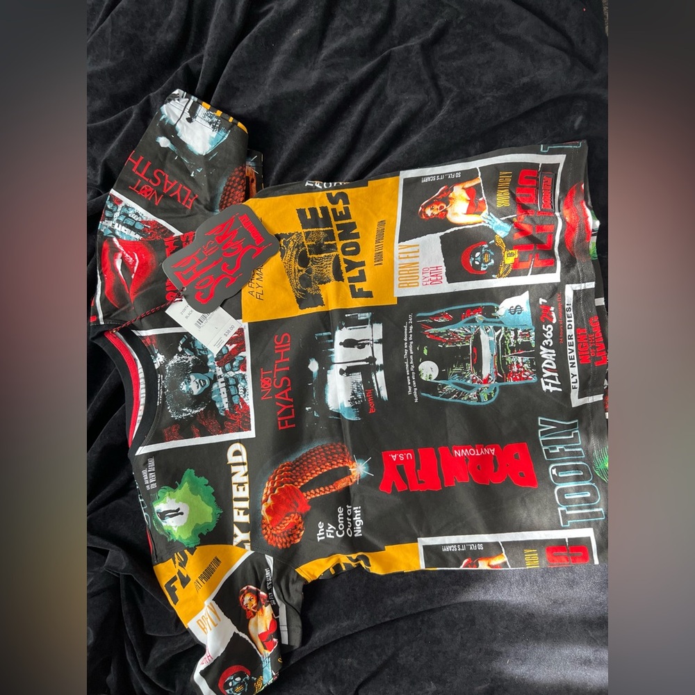New large graphic tshirt